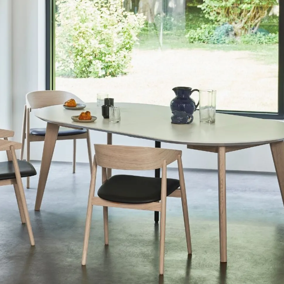 Andersen Furniture AC2 Stol Hvidpigmenteret Mat Lakeret Bøg Sort PU Læder