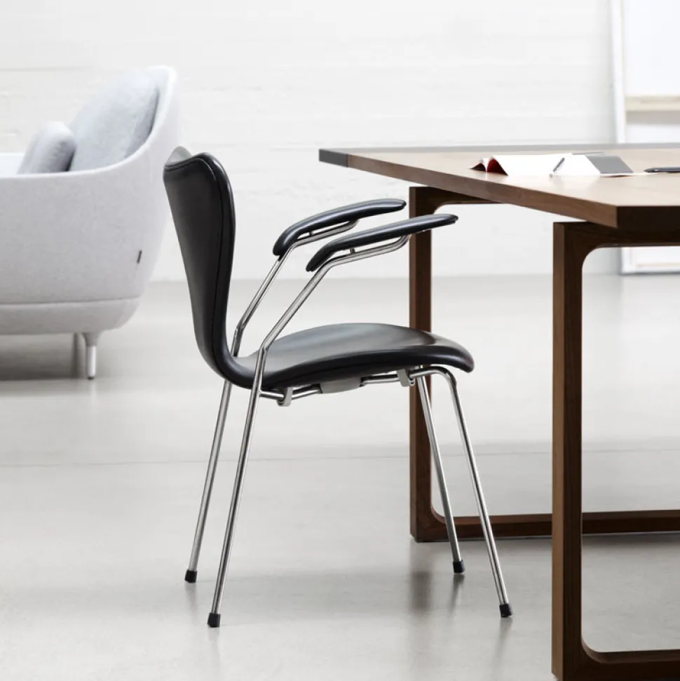 Fritz Hansen 3207 Serie 7 Armstol