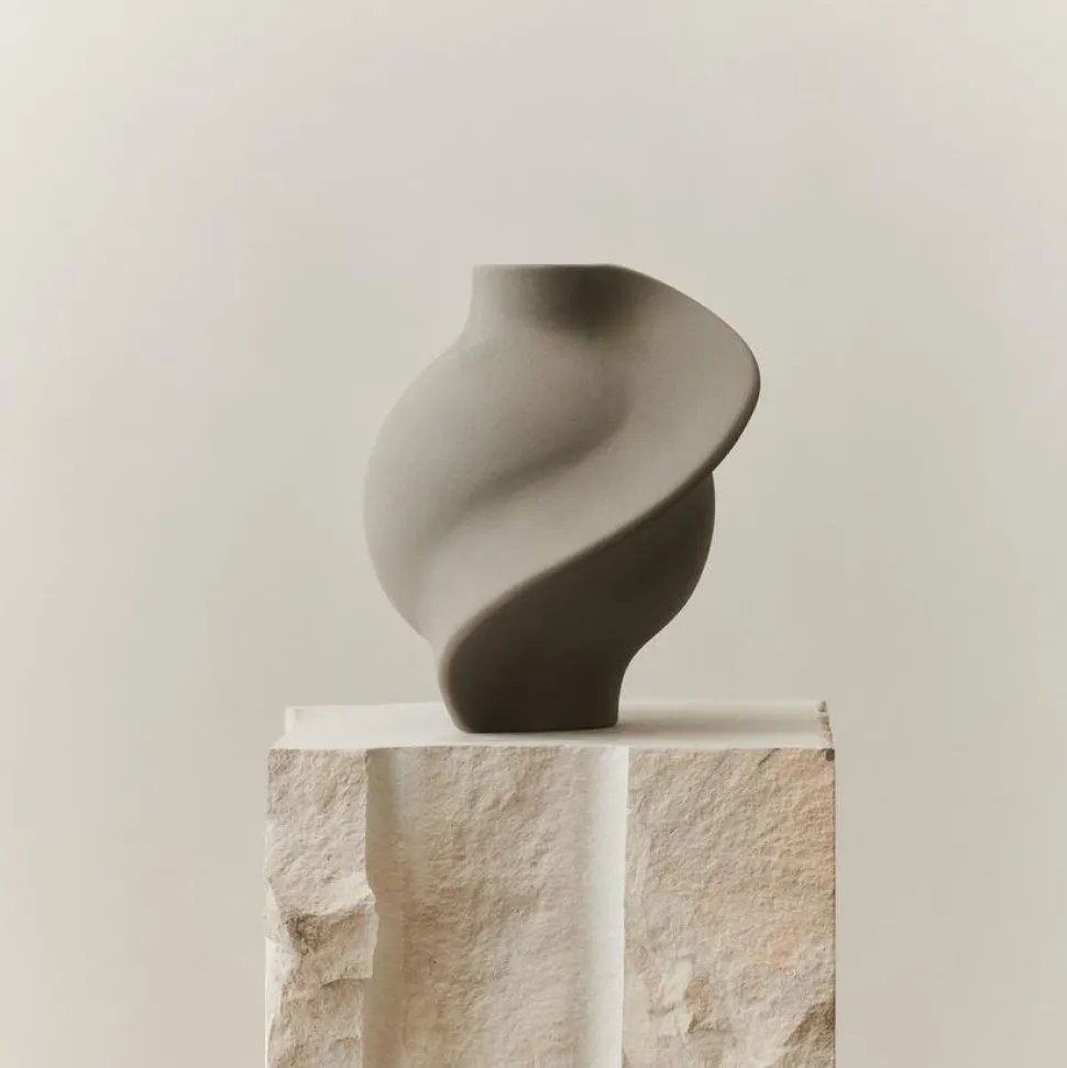 Louise Roe Pirout Vase 01 Sanded Grey