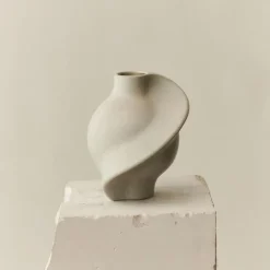 Louise Roe Pirout Vase 01 Vintage Glaze