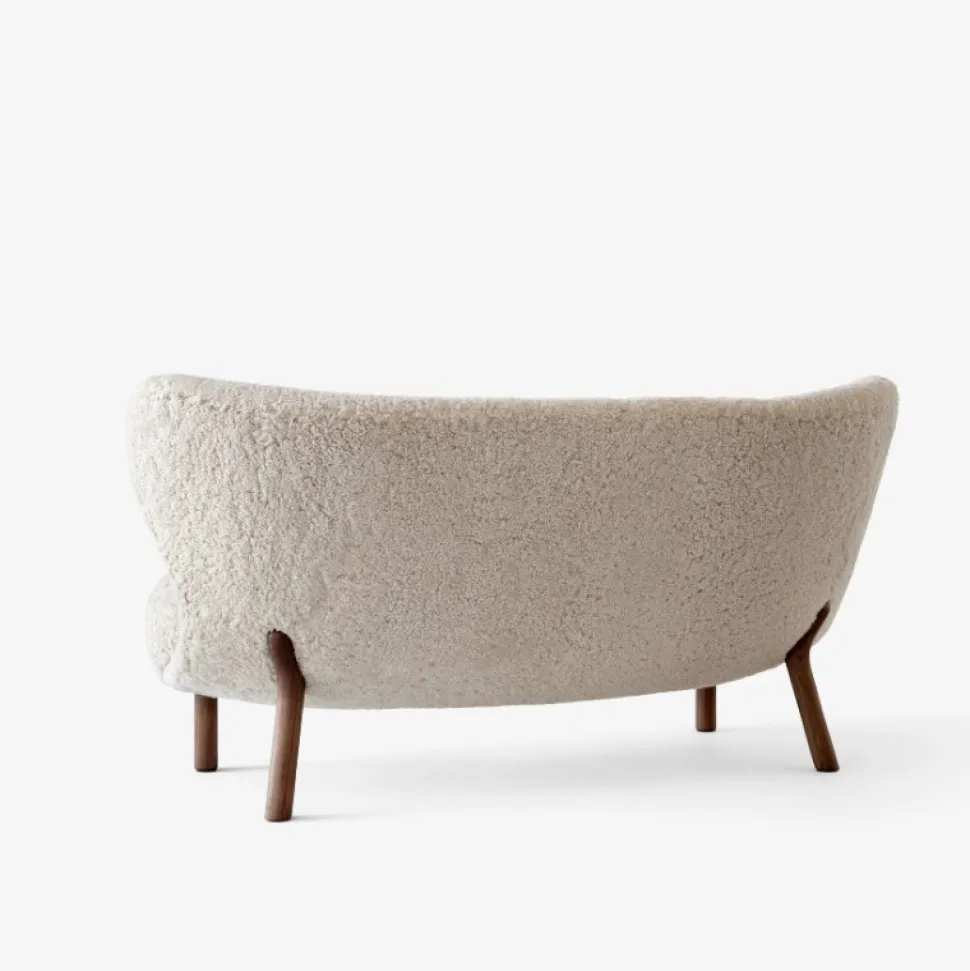 &Tradition Lille Petra VB2 Sofa Moonlight Sheepskin Walnut Legs
