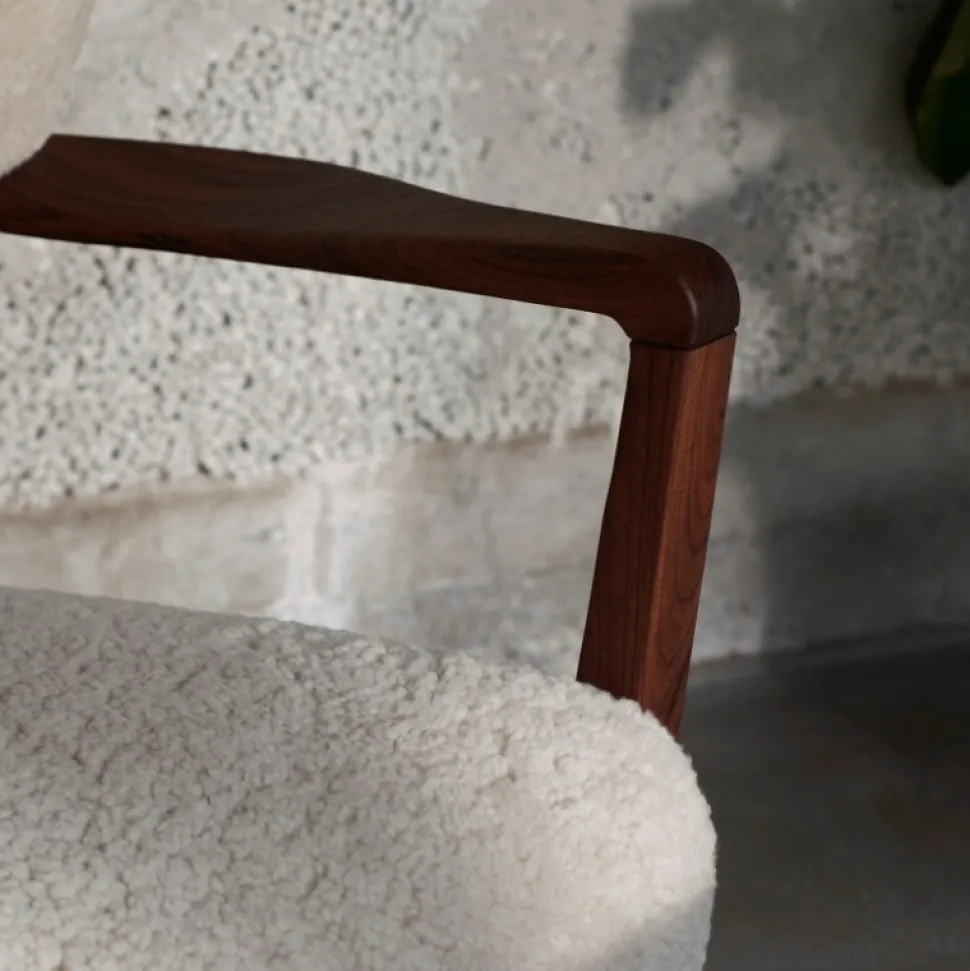 &Tradition Wulff ATD2 Moonlight Sheepskin Oiled Walnut